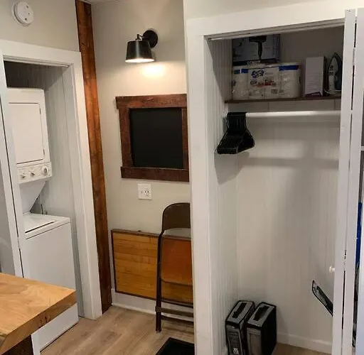 Apartment Refined New Construction 1 Mile From Town