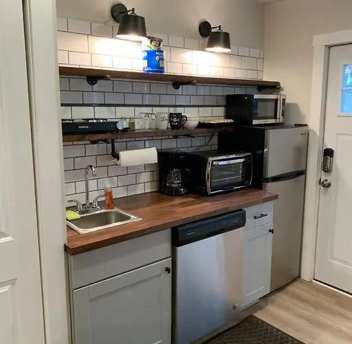 Refined New Construction 1 Mile From Town Apartment