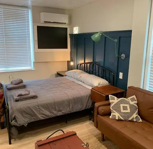 Refined New Construction 1 Mile From Town Apartment