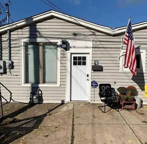Apartment Refined New Construction 1 Mile From Town