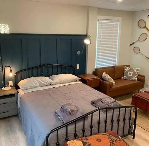 Refined New Construction 1 Mile From Town Apartment